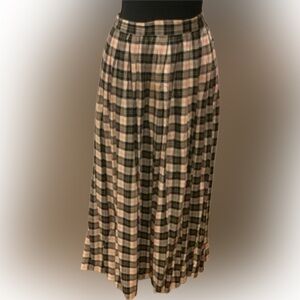 Chaus, size medium, plaid rayon skirt.